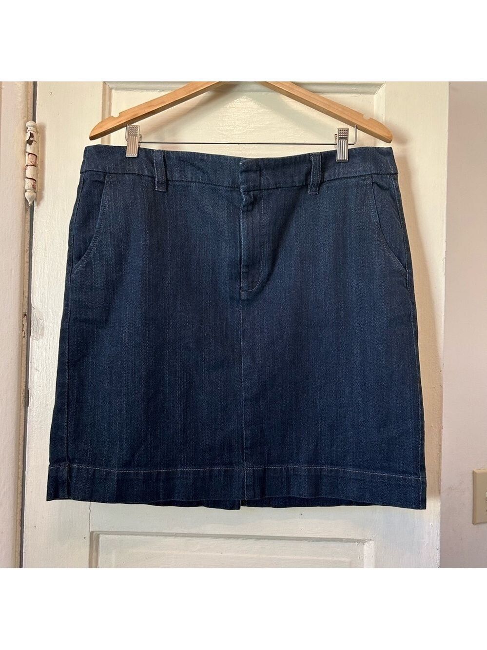 Eddie Bauer Women’s Dark Denim Skirt Sz 16 Belt Loops Pockets